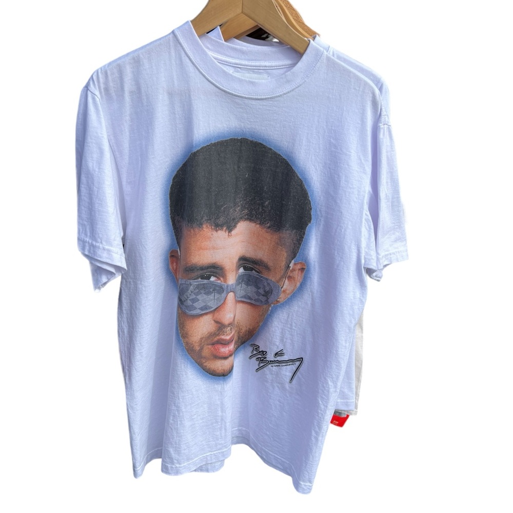 BAD BUNNY TEE BY GAME CHANGERS NEW WITHOUT TAGS WHITE BIG FACE
